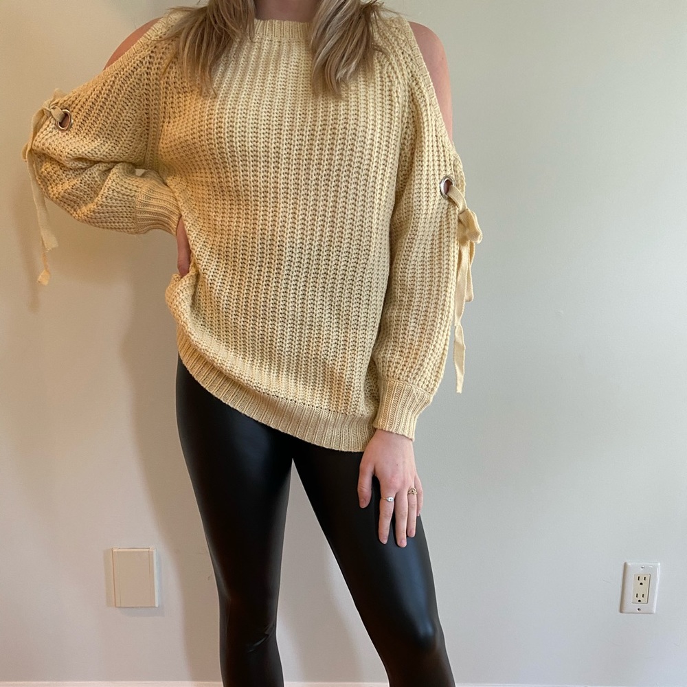 Bow Tie Sweater 🎀